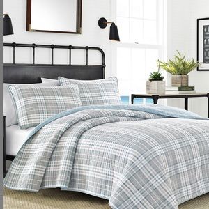 (2) Eddie Bauer Twin quilt sets Perfect Condition